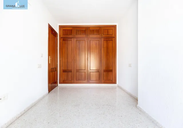 Vive en el corazón de Armilla: 4 dormitorios, patio, terraza y garaje — 13