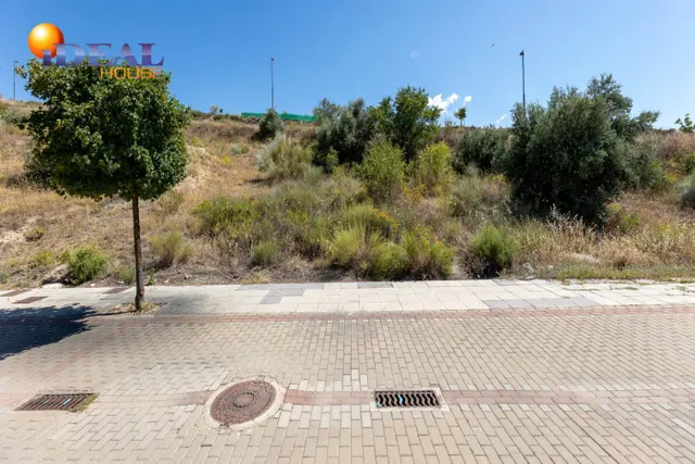 Venta de solar urbano en La Zubia (Zona Altos de La Zubia) — 11