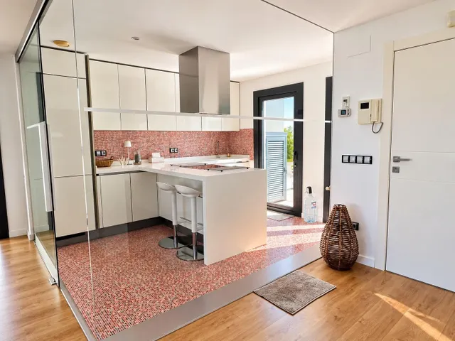 Preciosa casa de esquina con 3 dormitorios, amplia parcela privada y vistas panorámicas en Albir — 16