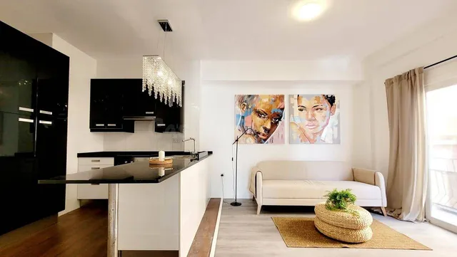 Apartamento reformado en El Arenal, ¡a sólo 200 m del mar! - foto 3