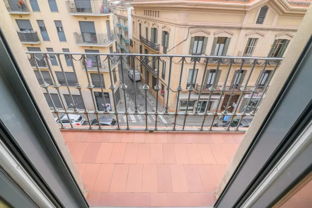 ¡Oportunidad única para inversores! Piso con alta rentabilidad e inquilino solvente en el centro de Manresa — 10