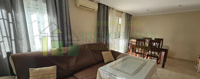 Amplio piso de 3 dormitorios con terraza en Parque Alcosa - foto 2