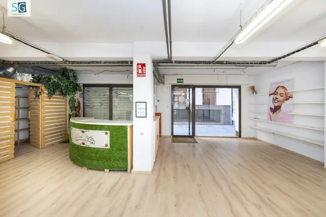 Local Comercial en el Corazón de Granada - Oportunidad Única — 15