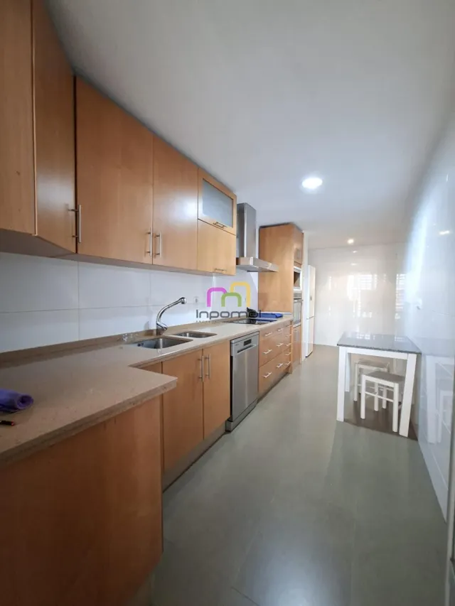 ALQUILER SIN MUEBLES - AMPLIO APARTAMENTO EN EL CORAZÓN DE B - foto 4
