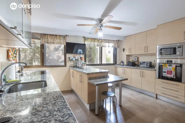 Exclusivo piso señorial con terraza en el Paseo del Salón (Cuesta de Escoriaza), con cochera y trastero. — 9