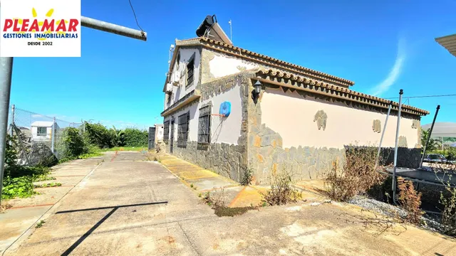 CASA CON TERRENO RÚSTICA DE TRES DORMITORIOS ZONA PICO PLATA - foto 2