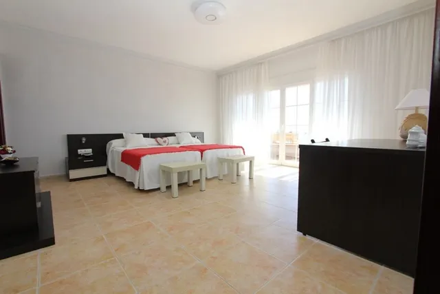 villa independiente 1º linea de playa cabopino — 34
