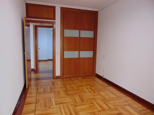 PISO DISPONIBLE EN ALQUILER CALLE CARTAGENA PROSPERIDAD — 10