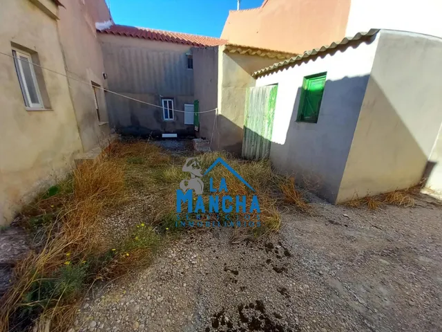 *53.000€* inmobiliaria la mancha vende casa con patio en Barrax ( Albacete ). — 30