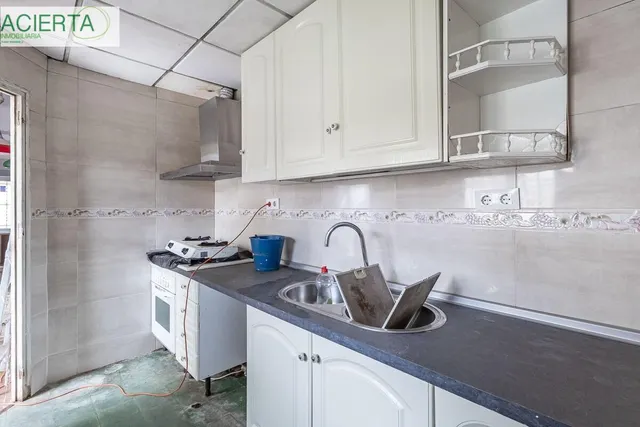 Casa con Parcela a Reformar en Granada — 11