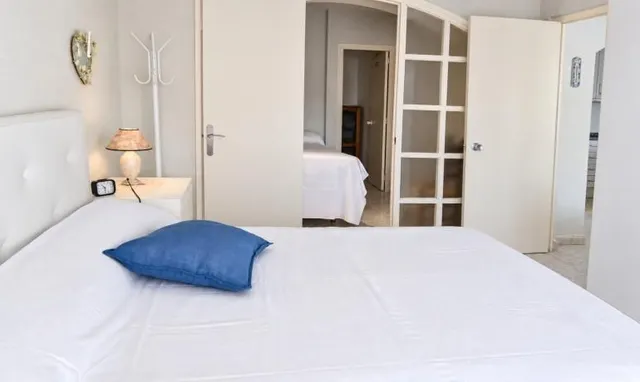 Bonito apartamento en Roses con piscinas comunitarias y vistas abiertas — 9