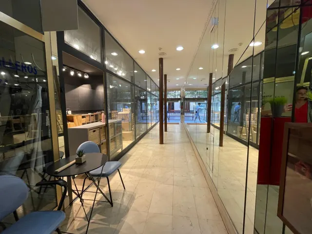 SE VENDE LOCAL CON INQUILINOS EN EL CENTRO — 14