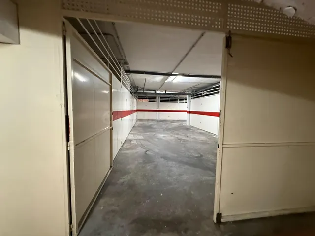 Garaje  cerrado 30m2 en la  calle ramon gallud — 5
