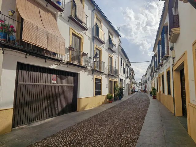 Piso de 4 dormitorios con plaza de garaje en San Basilio, con terraza de 20 m2 anexa al trastero en la cubierta. — 10