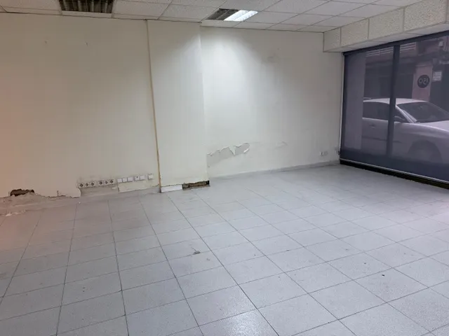 LOCAL COMERCIAL CON POSIBILIDAD DE CAMBIO DE USO — 10