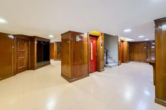 PISO ALTO CON BALCÓN/TERRAZA Y TRES PIEZAS EXTERIORES EN EL EIXAMPLE — 35