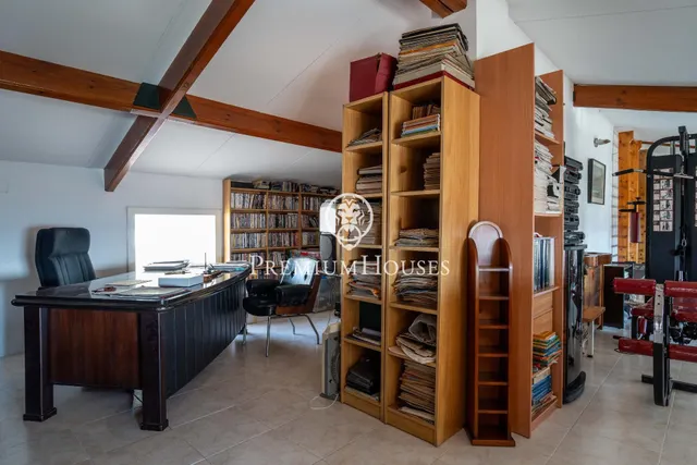 Casa independiente con piscina y jardín en Vallpineda — 24