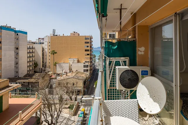SE VENDE AMPLIO Y LUMINOSO PISO CON VISTAS AL MAR A POCOS PA - foto 5