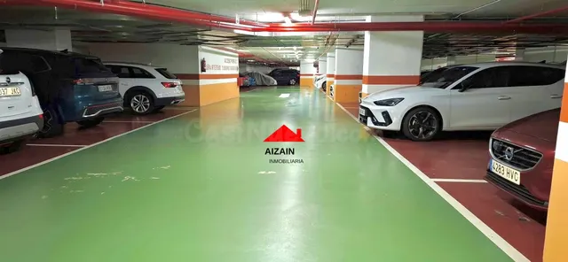 Parcela de garaje para coche grande en la planta menos dos. - foto 3