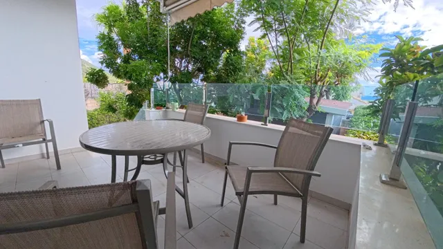 Amplio apartamento de esquina en planta baja con parcela y estudio exterior — 10
