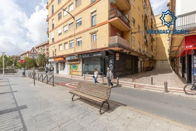 Piso amplio de tres dormitorios en ribera del genil-camino de ronda — 28