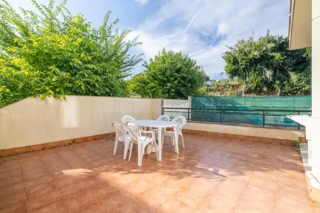 Vivienda en Sanxenxo con gran terraza, piscina comunitaria y - foto 3
