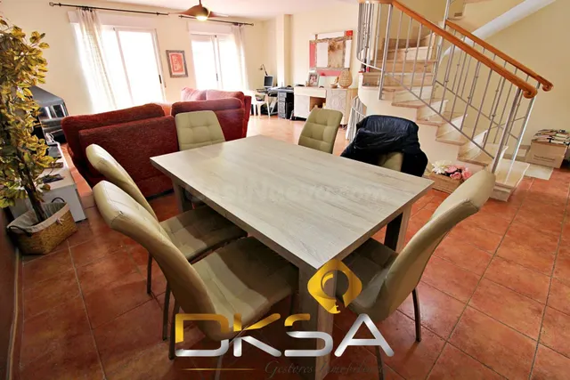 Precioso chalet adosado con piscina comunitaria a un paso de - foto 4