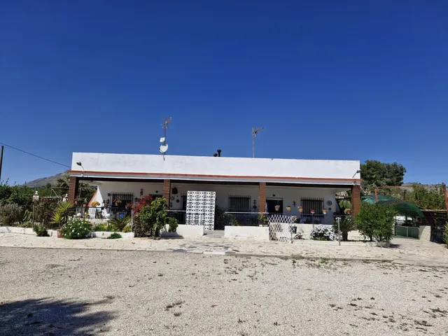 CASA CON TERRENO EN HONDON DE LAS NIEVES - foto 2