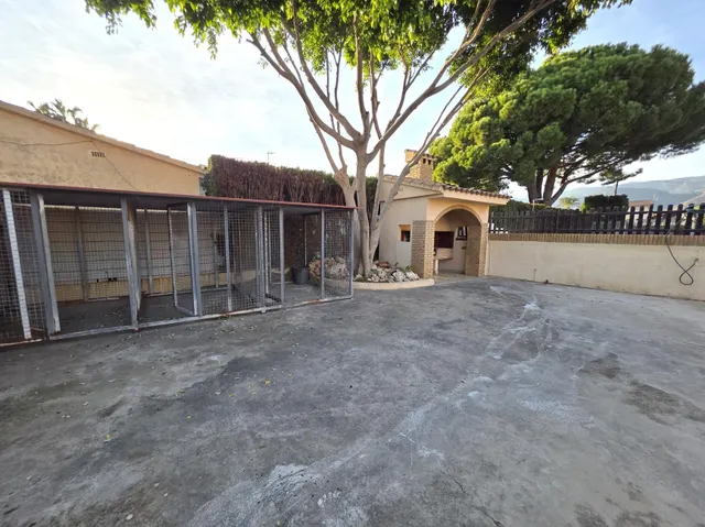 Villa en Gran Avenida de Benicàssim. Cerca del pueblo y de la playa del Voramar. 1700 m2 de parcela, — 49