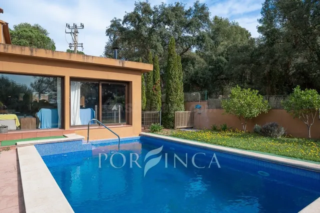 Villa con carácter de 5 dormitorios cerca de Palamós en un e - foto 3
