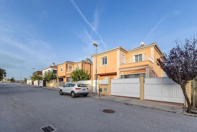 FANTÁSTICA CASA EN URBANIZACIÓN LOS CORTIJOS
