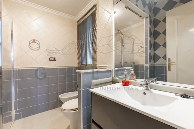 Piso a la venta junto a la plaza del ayuntamiento — 26