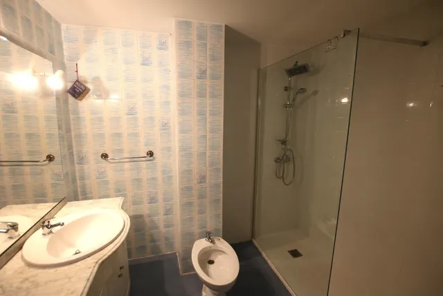 Traumatología (zona). Piso amueblado. 4 dormitorios .2 baños. Estudiantes. Calefacción central — 15