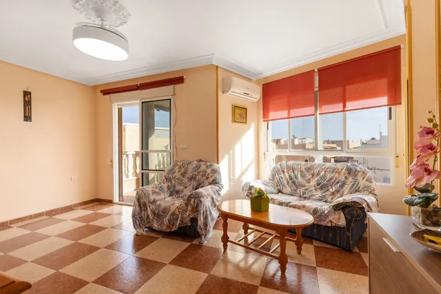 Apartamento de 2 dormitorios a tan solo 100 metros de la playa en La Mata!! — 2