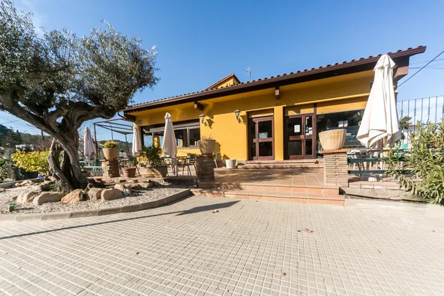 Restaurante con casa en preciosa ubicación de Cerdanyola