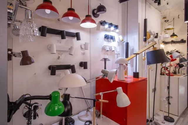 SE VENDE TIENDA DE iluminación EN PLENO RENDIMIENTO POR JUBILACION — 11