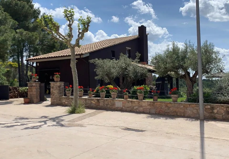 VENTA CHALET EN CASTELLFOLLIT DEL BOIX JARDÍN Y VISTAS!!