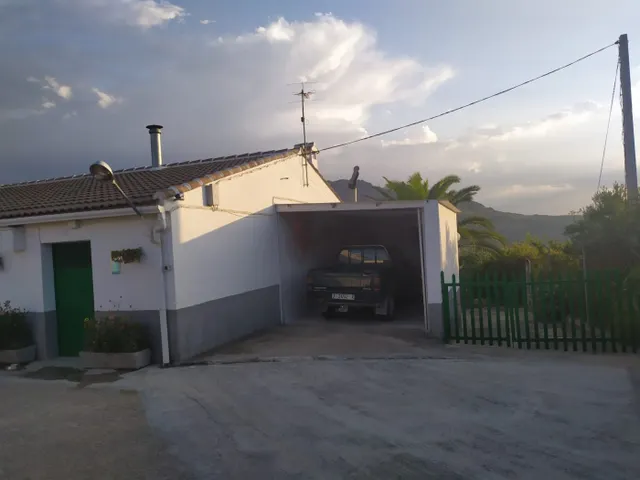 CORTIJO CON GRAN PRODUCCIÓN ACEITUNERA EN 5,5 Ha. — 7