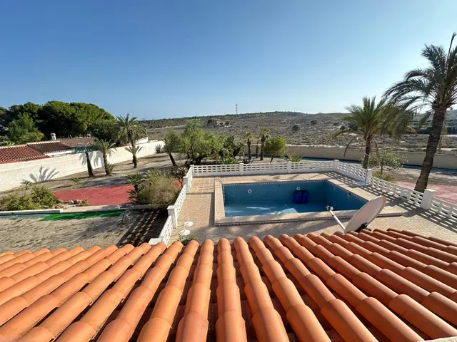 Espectacular chalet en Las Paulinas con vistas despejadas — 32