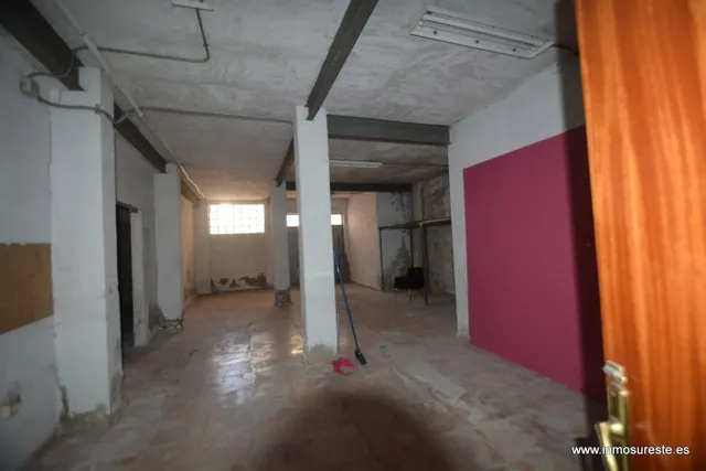 Local comercial a la venta en el centro de Orihuela, con 275 m2. construidos. — 7