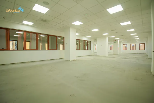 OFICINA DIAFANA EN EL CENTRO DE BADAJOZ — 10
