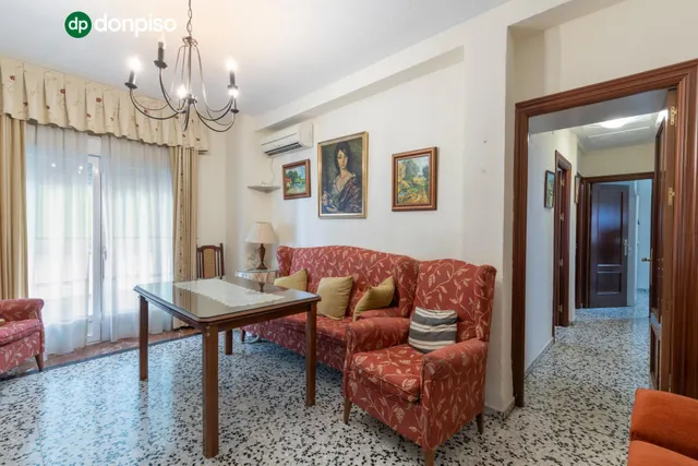 Piso de 3 dormitorios en calle milán, zaidín | muy luminoso y con gran potencial — 2