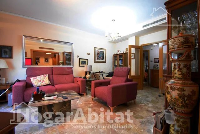 ¡IMPRESIONANTE! AMPLIO CON 4 DORMITORIOS, TERRAZA Y GARAJE J - foto 3