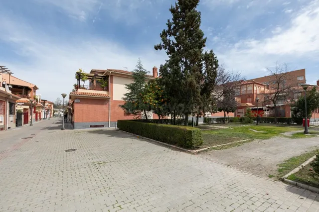 Adosado “Dos en Uno” con apartamento independiente. — 35