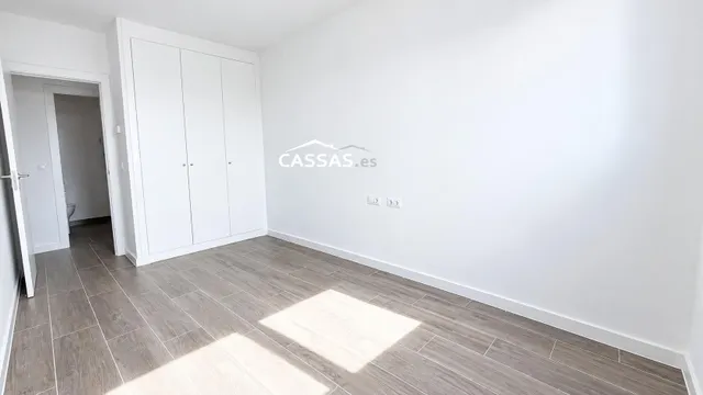 ALOVERA - Obra nueva. Ático con terraza de 10 m2, 3 habitaciones, 3 baños, 2 plazas de garaje, Trastero y piscina. — 48