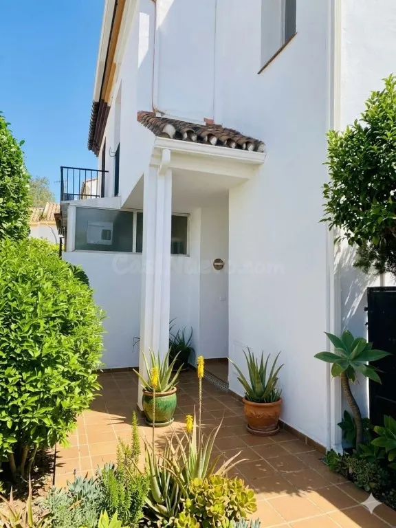 MAGNÍFICO CHALET ADOSADO CON GRAN JARDÍN PRIVADO Sótano Inde - foto 4