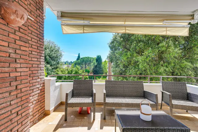 Espectacular vivienda con terraza, piscina y pista de tenis 