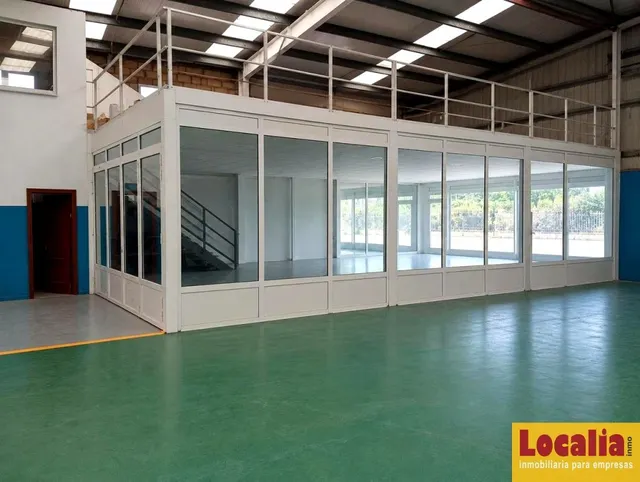 Venta de nave con oficinas y extensa campa, Bezana - foto 3