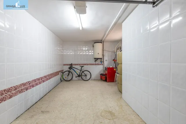 Complejo industrial con vivienda en Alhendín con 2500 metros cuadrados — 38