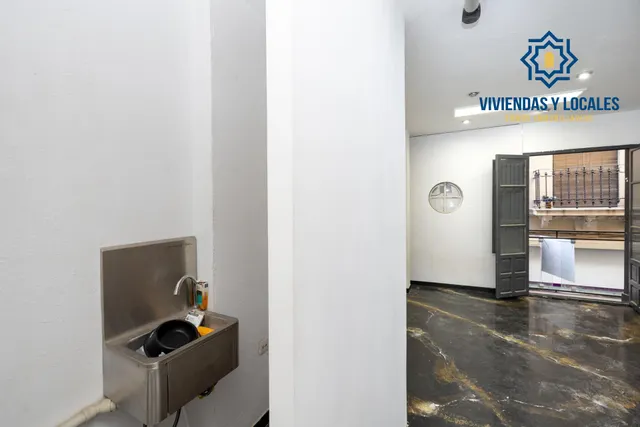 ATENCIÓN INVERSORES. Edificio comercial en pleno centro de Granada, entre Puentezuelas y Alhóndiga — 13